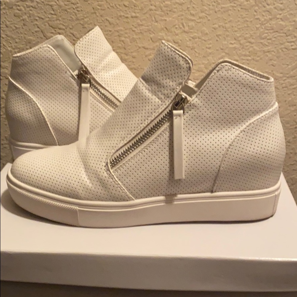 Steve Madden Caliber white